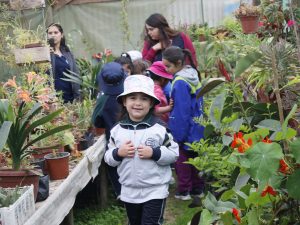 niña salida pedagogica